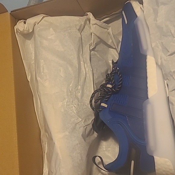 Adidas NMD V3 - Picture 2 of 10